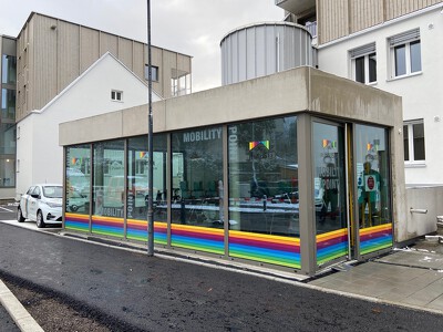 Mobility Point Salzburg seitlich mit Carsharing Standplatz.jpg