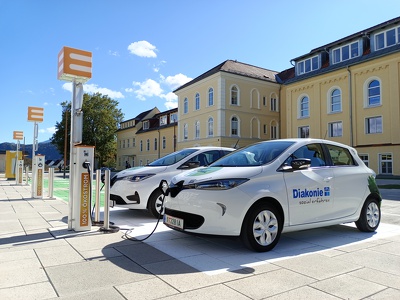 FAMILY e-Carsharing_hi MOBIL Harbach_Klagenfurt_links seitlich.jpg