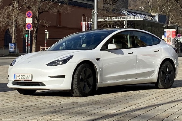 INNSBRUCK Tesla Model 3 - I-5250AV