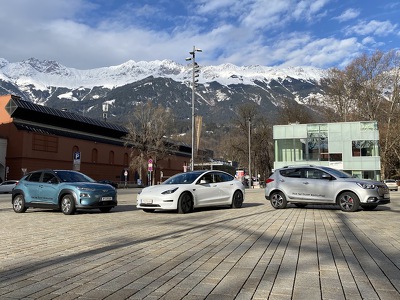 3 Fahrzeuge INNSBRUCK.jpg